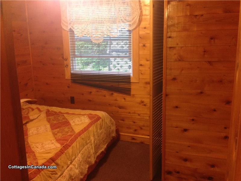 Joes Lake, Lanark Highlands Ottawa Cottage Rental GL15944