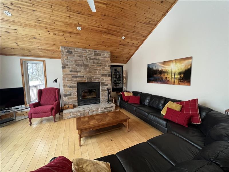 Beautiful Haliburton Cottage with Haliburton Cottage Rental GL16074 CottagesInCanada