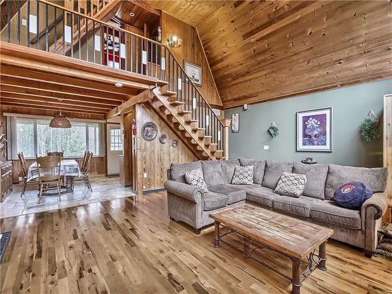 Waterfront Cozy 4 Bedroom Chalet Fenelon Falls Cottage Rental DI