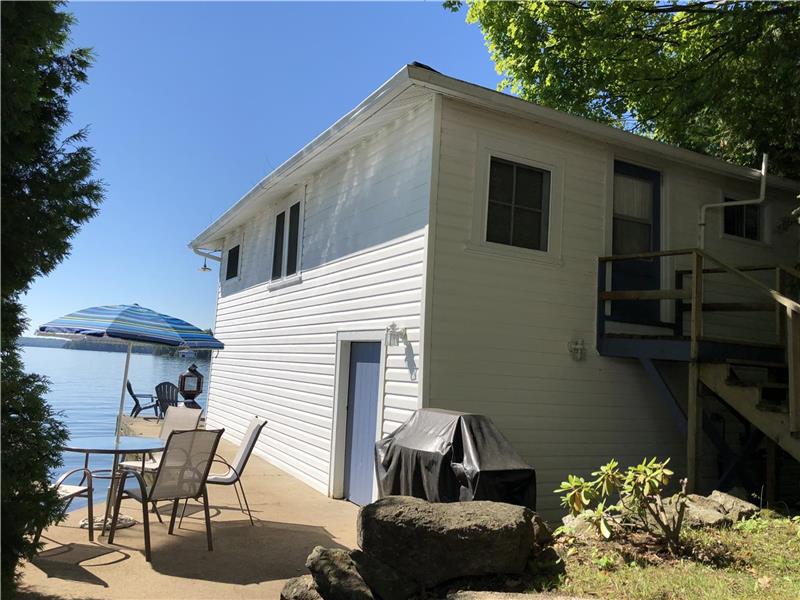 Lakeside Getaway Charleston Lake Cottage Rental PL16809 CottagesInCanada