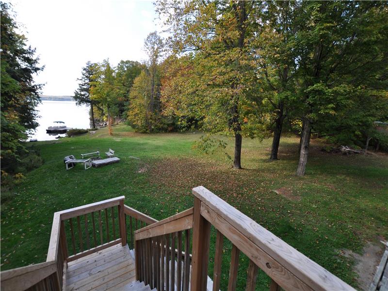 Chandos Sunset Cove Apsley Cottage Rental GL17019 CottagesInCanada