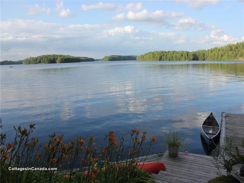 Buck Lake Lodge Perth Road Cottage Rental GL17155 CottagesInCanada