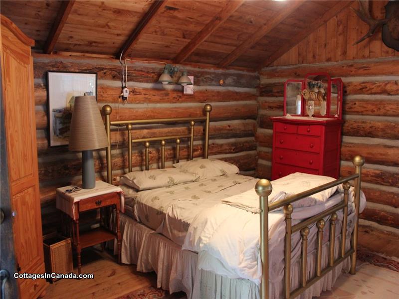Buck Lake Lodge Perth Road Cottage Rental GL17155 CottagesInCanada
