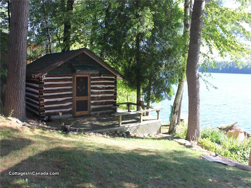 Buck Lake Lodge Perth Road Cottage Rental GL17155 CottagesInCanada
