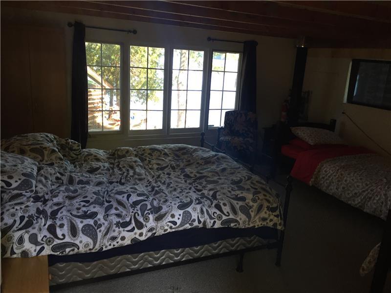 Buck Lake Lodge Perth Road Cottage Rental GL17155 CottagesInCanada