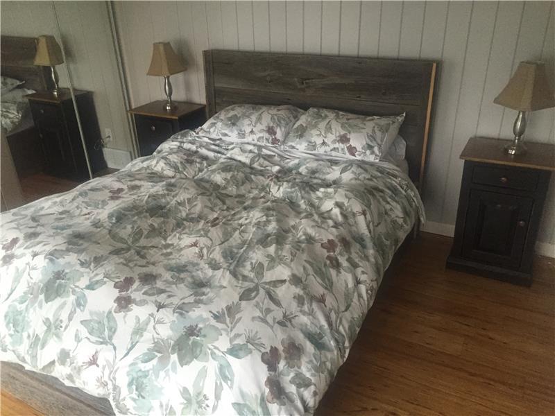 Buck Lake Lodge Perth Road Cottage Rental GL17155 CottagesInCanada