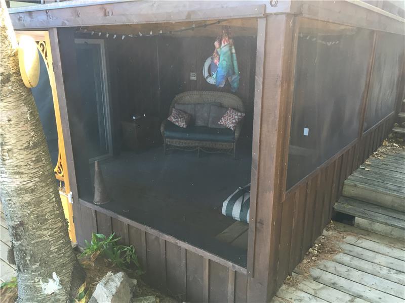 Buck Lake Lodge Perth Road Cottage Rental GL17155 CottagesInCanada