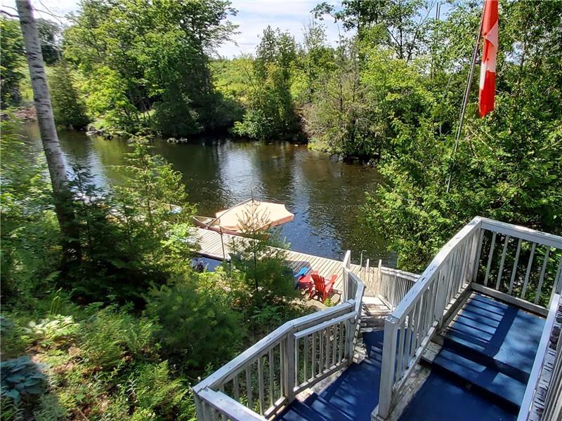 White Rapids Cottage Cloyne Cottage Rental PL17222 CottagesInCanada