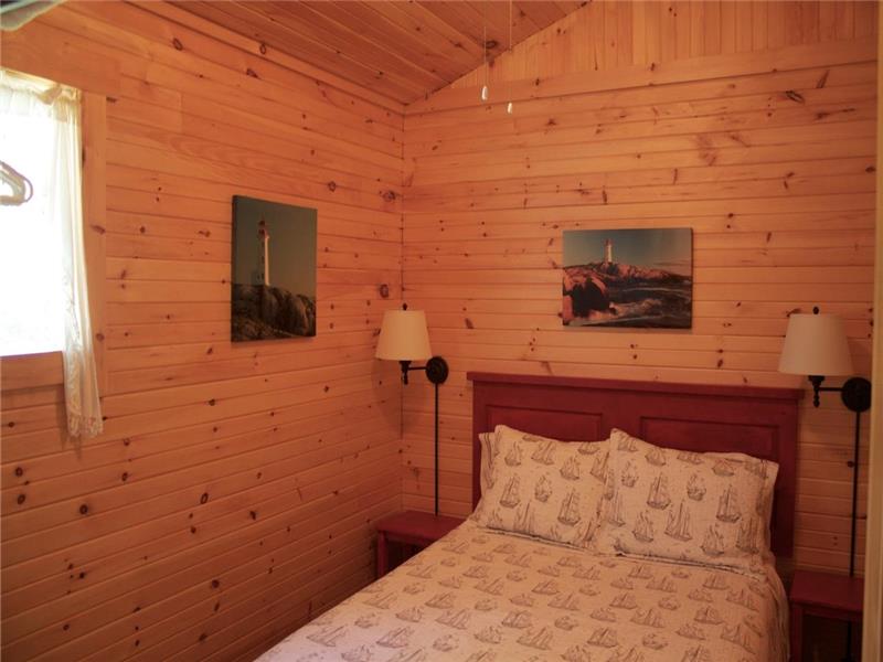 Waterfront Cottage. Ideal location Sherbrooke Cottage Rental GL