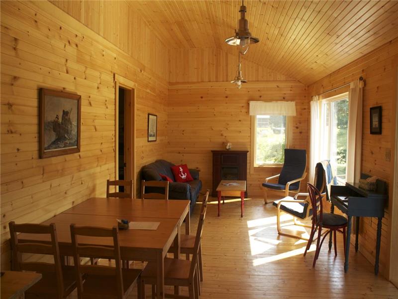 Waterfront Cottage. Ideal location Sherbrooke Cottage Rental GL