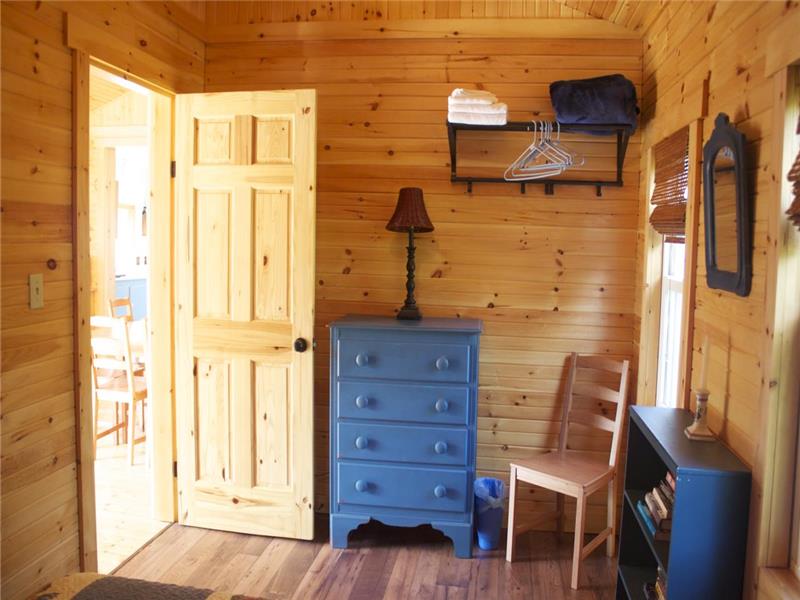 Waterfront Cottage. Ideal location Sherbrooke Cottage Rental GL