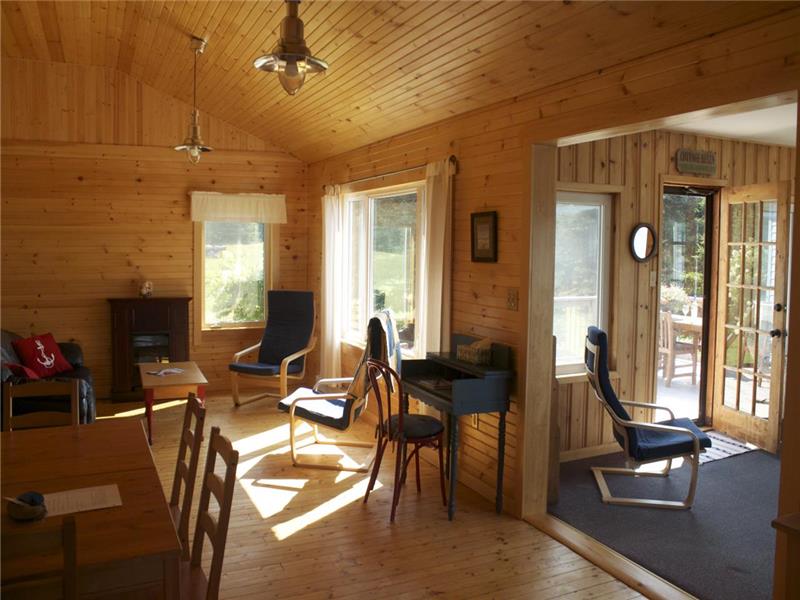 Waterfront Cottage. Ideal location Sherbrooke Cottage Rental GL17254 CottagesInCanada