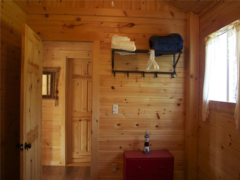 Waterfront Cottage. Ideal location Sherbrooke Cottage Rental GL