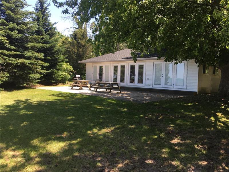 Wheely Cottages Ipperwash Beach Cottage Rental GL17473