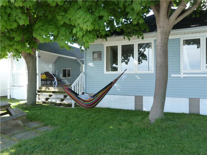 Sandyview Cottage. July and August Dunnville Cottage Rental DI