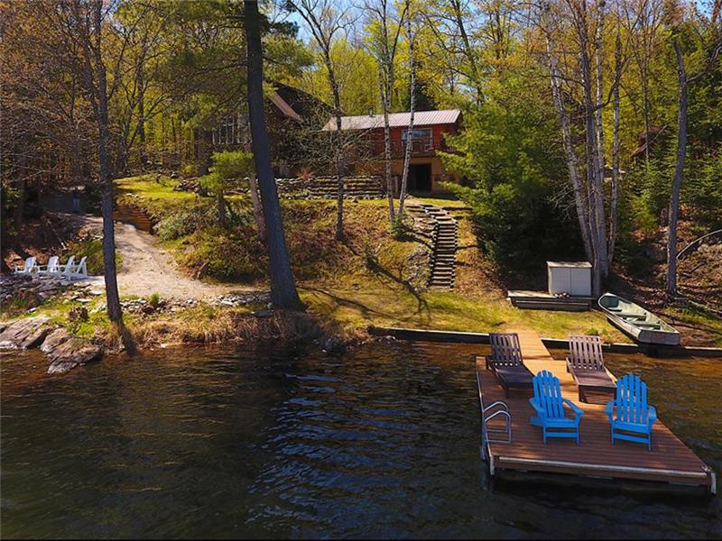 Executive cottage on quiet lake Tory Hill Cottage Rental DI17698