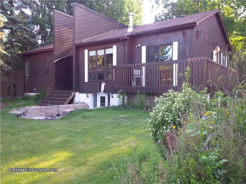 BALSAM LAKE 6 BDRM WATERFRONT Fenelon Falls Cottage Rental GL17863