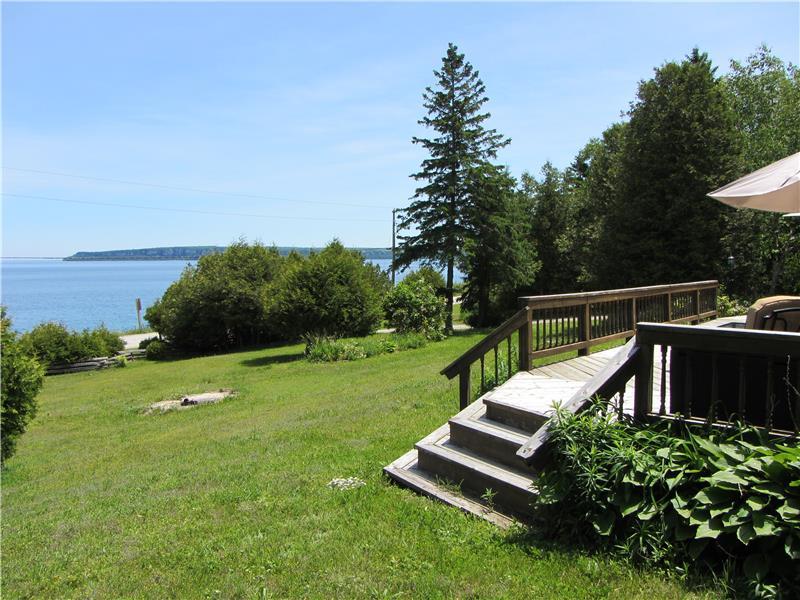 Blue Bay Cottage, LAKEFRONT Isthmus Lions Head Cottage Rental PL
