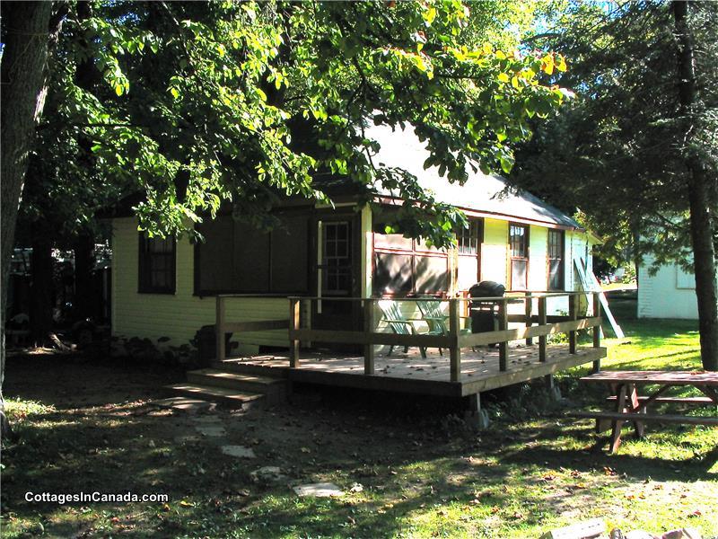 Pinewood Cottages and Trailer Park Omemee Cottage Rental PL18392