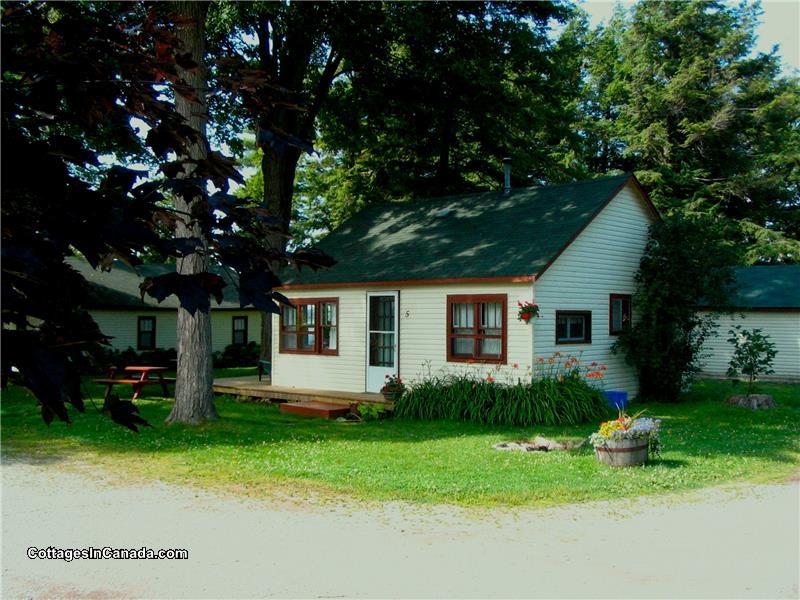 Pinewood Cottages and Trailer Park Omemee Cottage Rental PL18392 CottagesInCanada