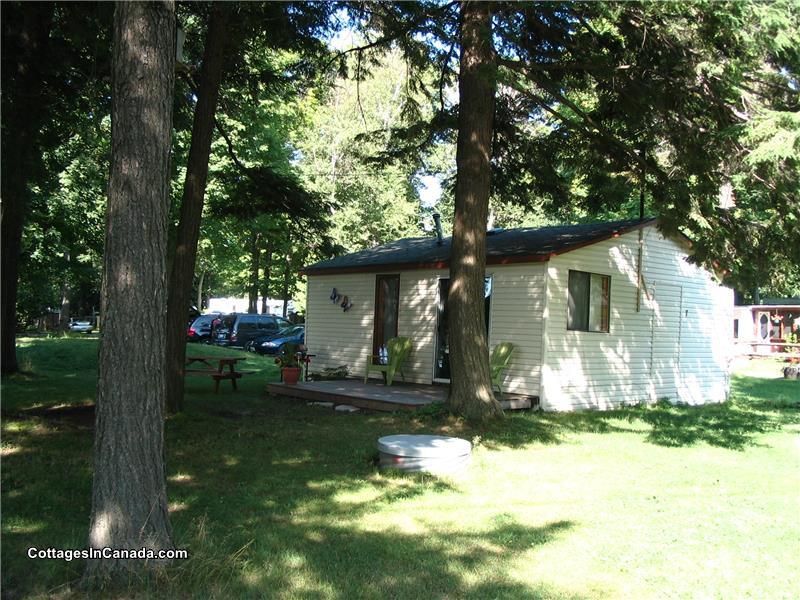Pinewood Cottages and Trailer Park Omemee Cottage Rental PL18392 CottagesInCanada