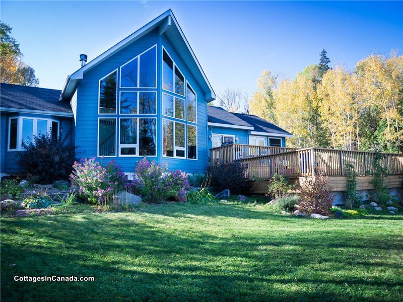 Lakeview Lodge Barrys Bay Cottage Rental DI18879 CottagesInCanada