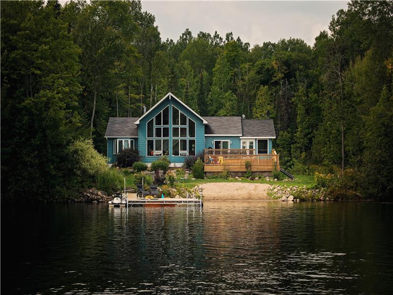 Lakeview Lodge Barrys Bay Cottage Rental DI18879 CottagesInCanada