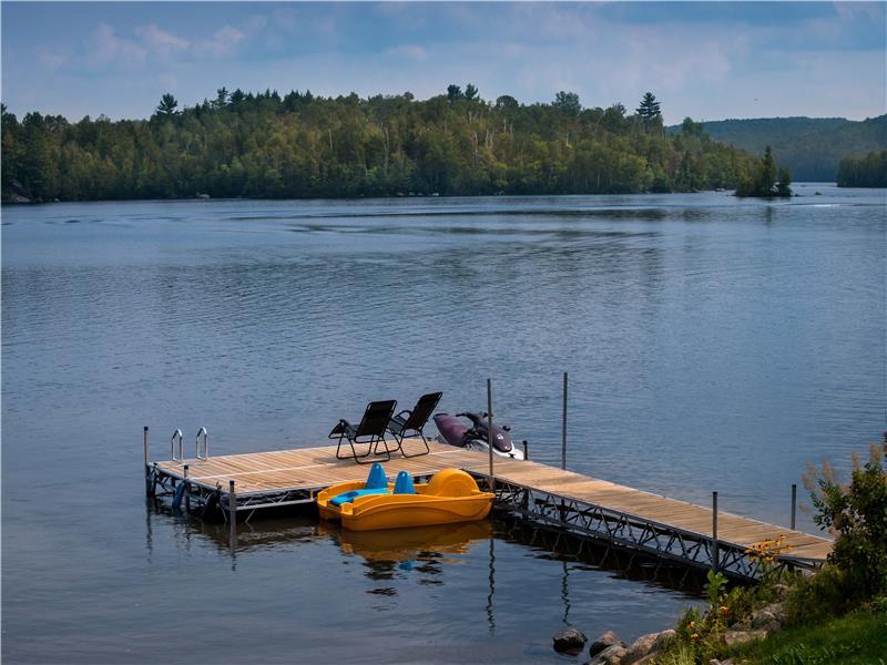 Lakeview Lodge Barrys Bay Cottage Rental DI18879 CottagesInCanada