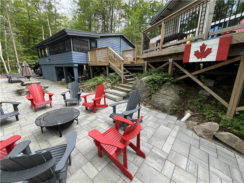 Updated 3 Cottage Family Compound in Muskoka - (3 BBQ'S, PINGPONG,FIREPIT, GREAT FISHING)