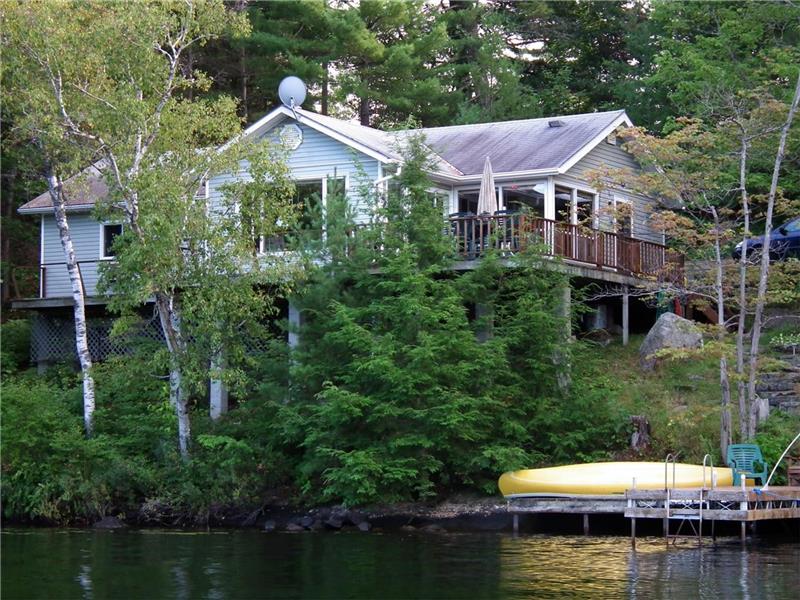 Treetops Cottage on Muldrew Lake, Gravenhurst Cottage Rental GL
