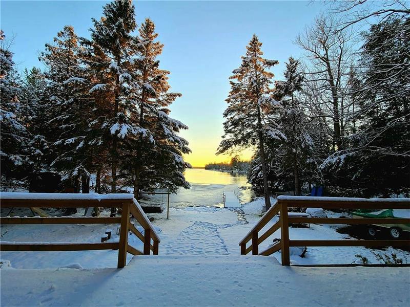 WARM AND COZY WATERFRONT COTTAGE Bobcaygeon Cottage Rental DI19102