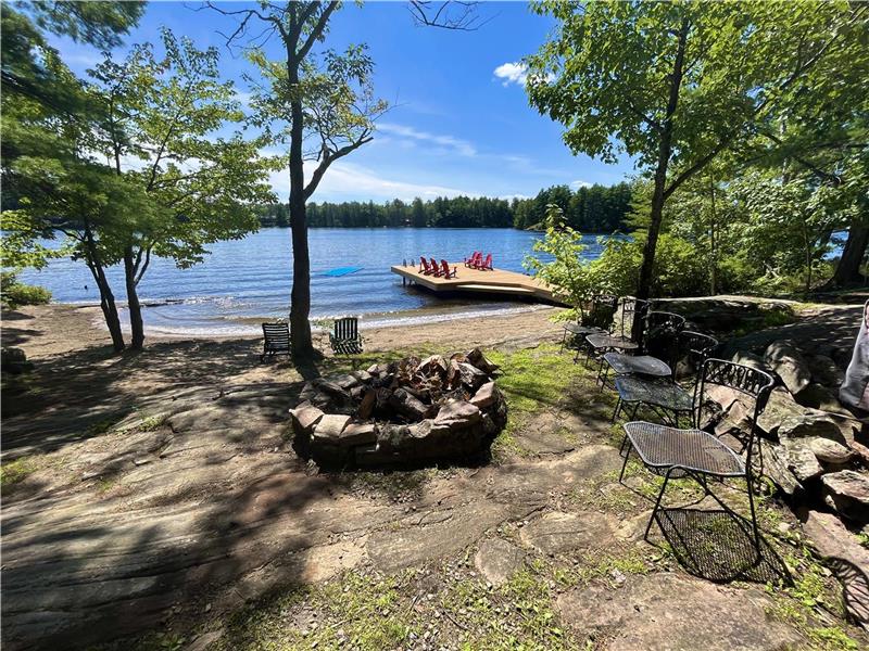 Stunning Lakefront Cottage & Waterfront, Reduced Spring Prices on Weekend & Weekly Stays