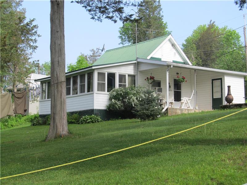 Cam's Camp Charleston Lake Cottage Rental GL19149 CottagesInCanada