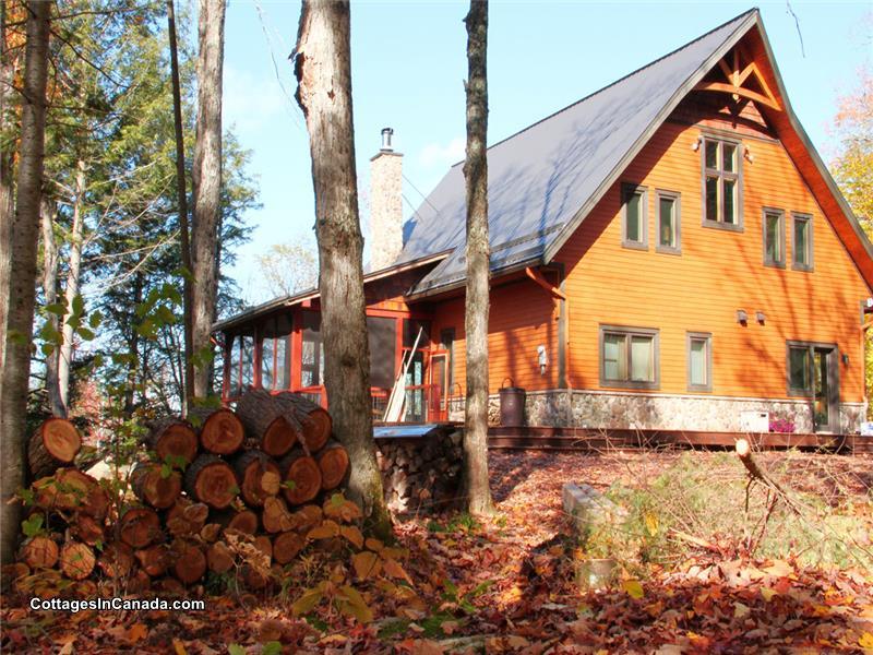 Barnstone Retreat. Luxury MulgraveetDerry Cottage Rental DI19386