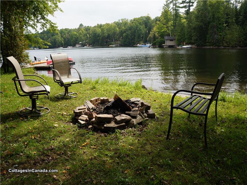Crystal Lake Cottage Bobcaygeon Cottage Rental DI19470 CottagesInCanada