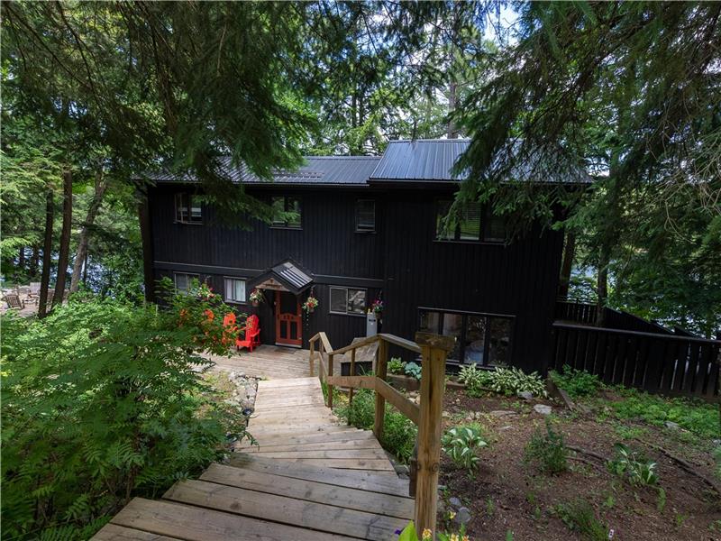 Pineview Port Carling Cottage Rental PL19494 CottagesInCanada