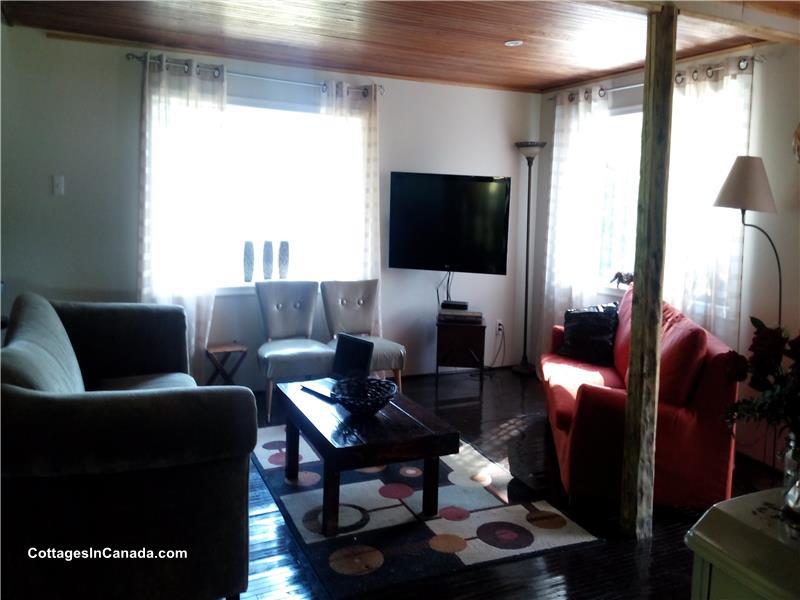 Large Cottage on Lake Talon (sleeps North Bay Cottage Rental GL