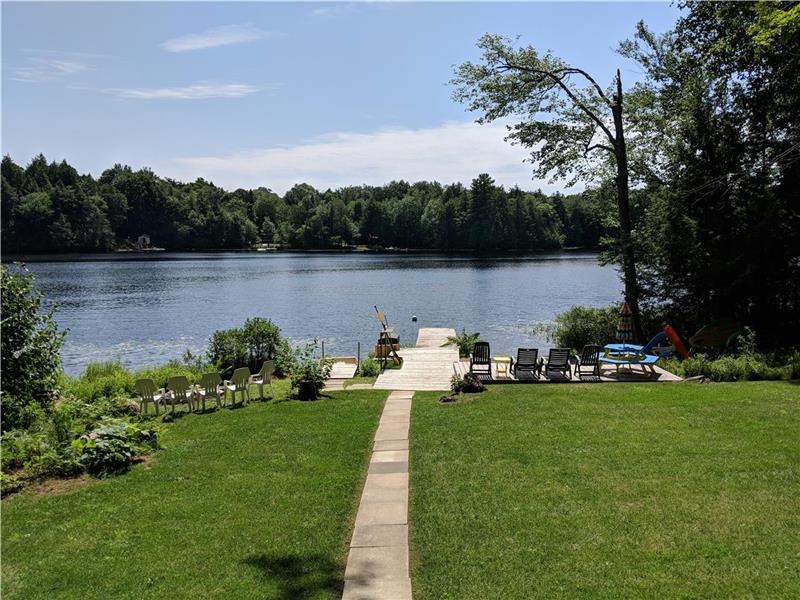 Oars N' Smores Mactier Cottage Rental PL19507 CottagesInCanada