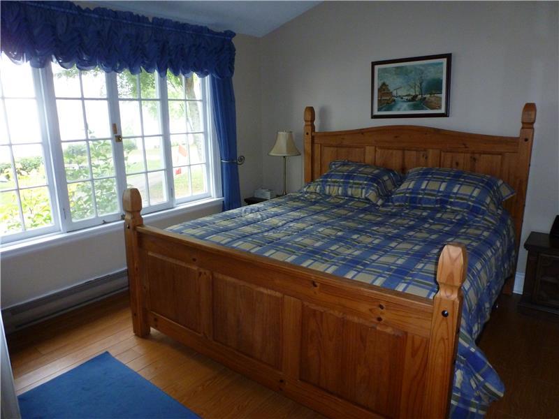 Browns Bay Retreat Renfrew County Renfrew Cottage Rental GL20019 CottagesInCanada