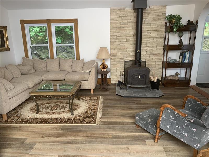 Browns Bay Retreat Renfrew County Renfrew Cottage Rental GL20019