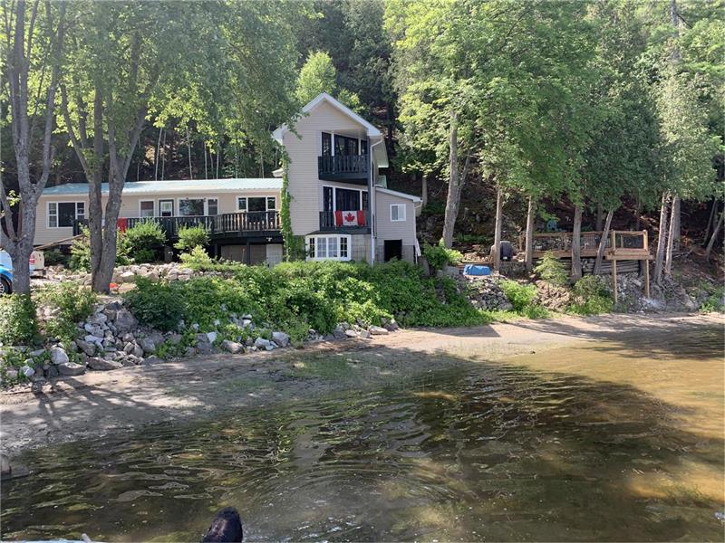 Browns Bay Retreat Renfrew County Renfrew Cottage Rental GL20019