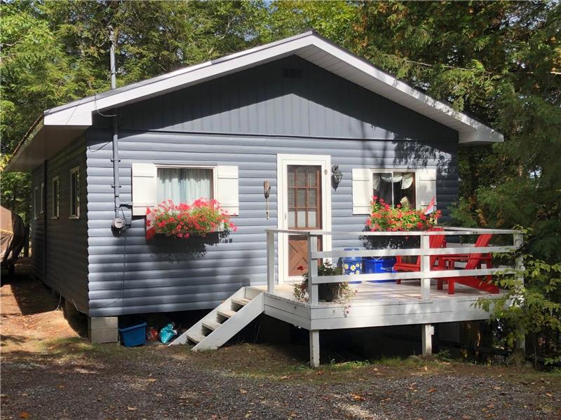 Chandos Lake Cottage Apsley Cottage Rental GL20047 CottagesInCanada Chandos Lake Cottage Apsley Cottage Rental GL20047 CottagesInCanada