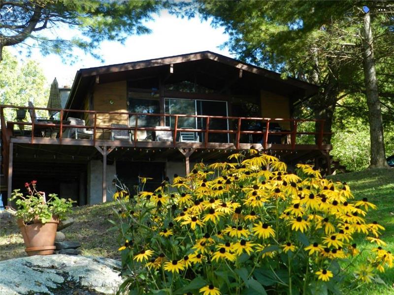 Lake Manitouwabing Retreat Parry Sound Cottage Rental PL20158 CottagesInCanada