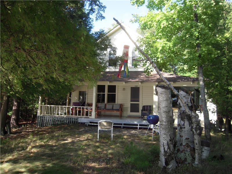 Fairview Island Smiths Falls Cottage Rental GL20174 CottagesInCanada