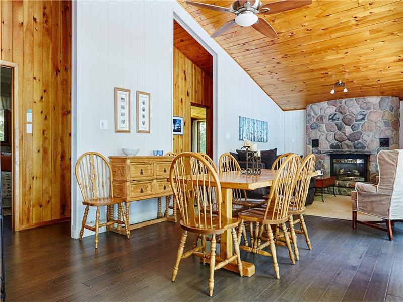 NEW 5* WATERFRONT FAMILY LAKEHOUSE Orillia Cottage Rental DI20264 CottagesInCanada