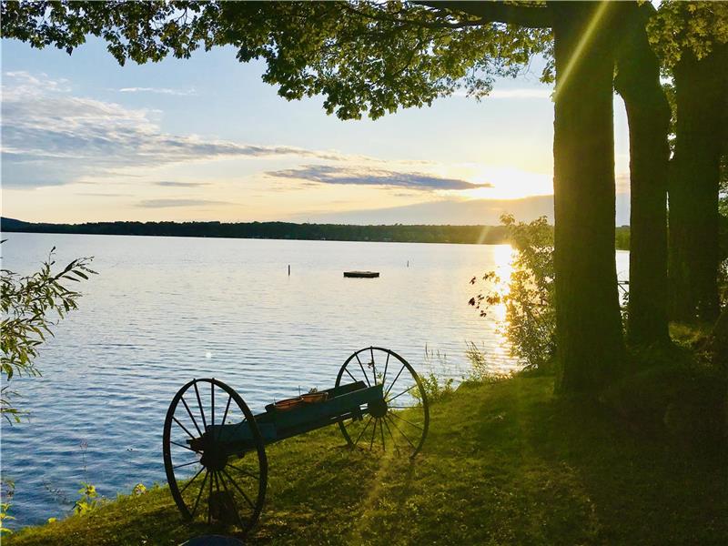 NEW 5* WATERFRONT FAMILY LAKEHOUSE Orillia Cottage Rental DI20264 CottagesInCanada