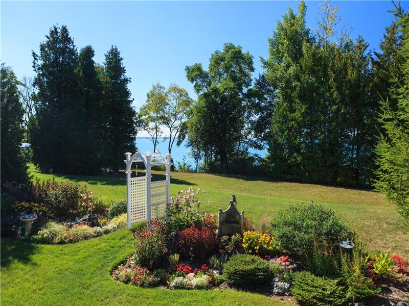 Grand Bend Cottage Mystic Bay Grand Bend Cottage Rental PL20533 CottagesInCanada