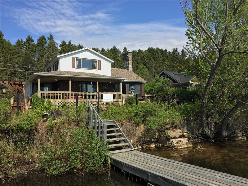 Haven on Lac Ouimet MontTremblant Cottage Rental DI20571 CottagesInCanada