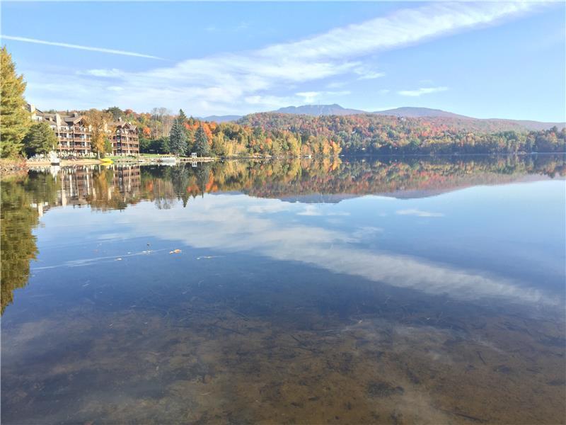 Haven on Lac Ouimet MontTremblant Cottage Rental DI20571 CottagesInCanada