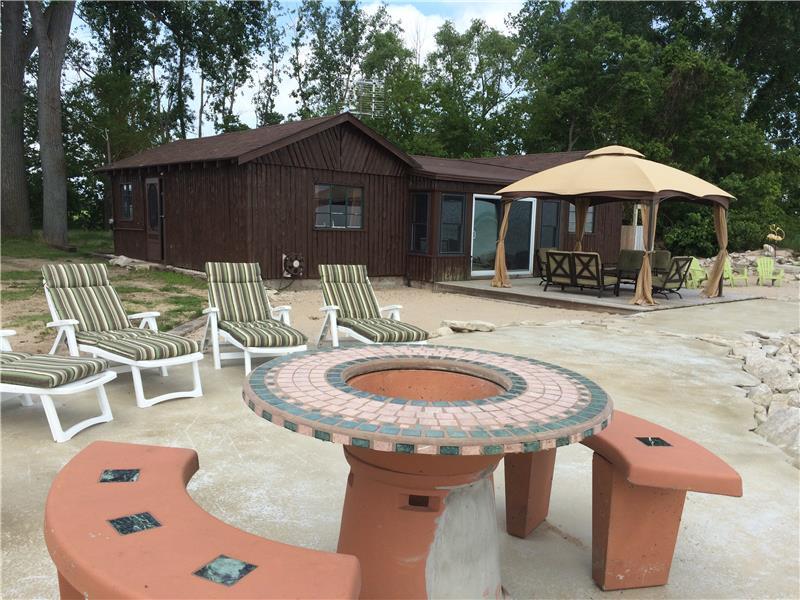 The Oar House Beach Retreat on Pelee Island Cottage Rental PL